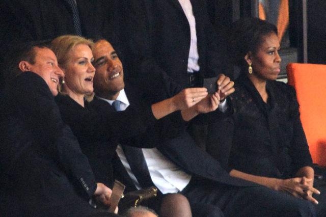 funeral-selfie